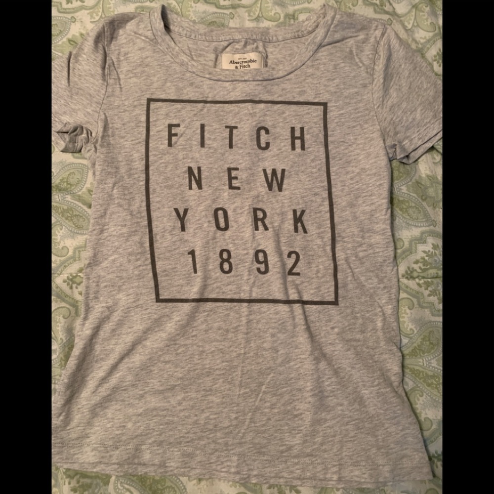 Abercrombie & Fitch Gray T-Shirt, Girls Size Medium.